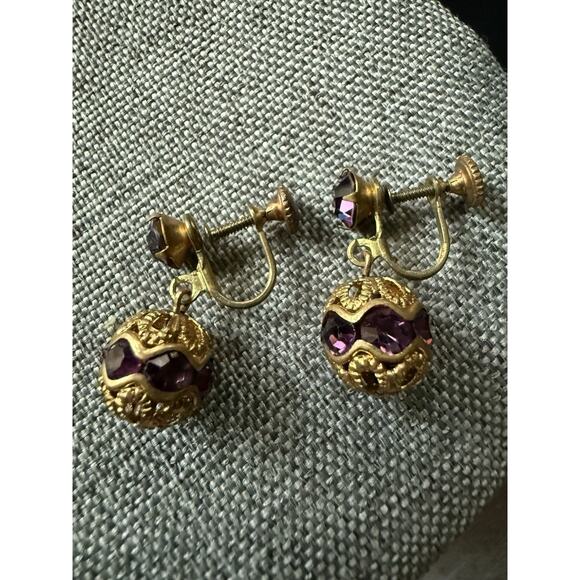 Vintage Dangle Drop Purple Glass Bead Earrings Gold Tone Filagree Screw Back - Picture 1 of 5